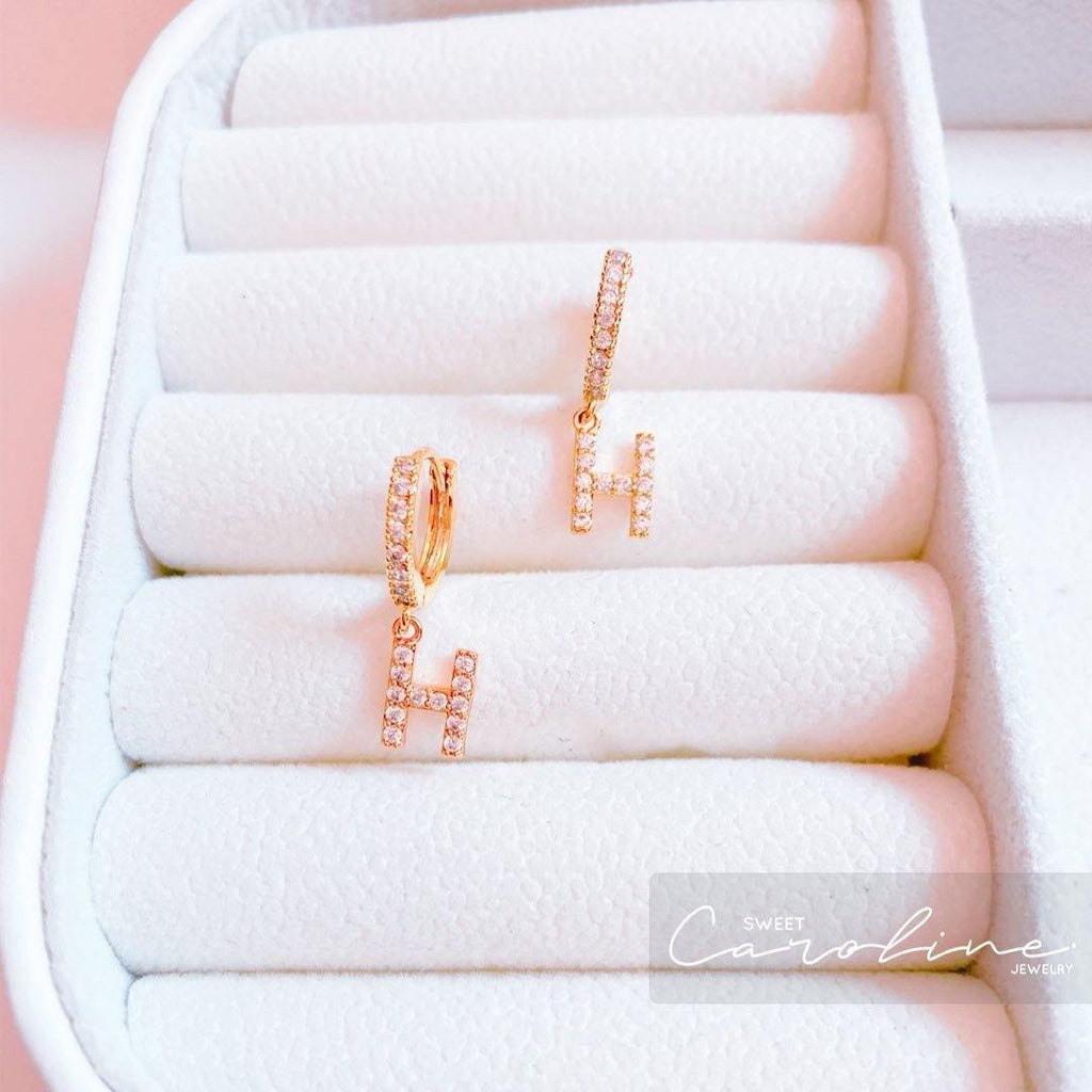 Mini arracadas iniciales - SweetCarolineJWL