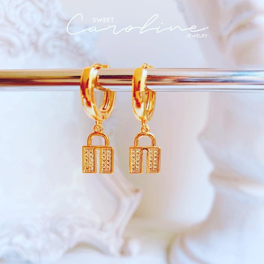 Aretes Candado Silueta - SweetCarolineJWL